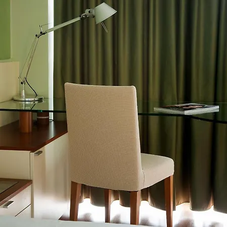 Hotell Leonardo Da Vinci 4*
