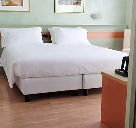Hotell Leonardo Da Vinci 4*
