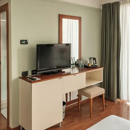 Hotell Leonardo Da Vinci 4*
