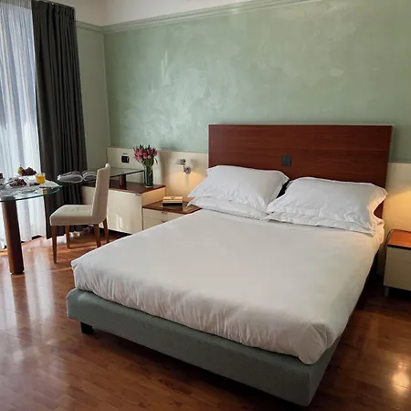 Hotell Leonardo Da Vinci 4*