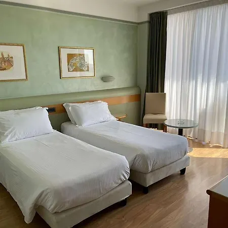 Hotell Leonardo Da Vinci Erba