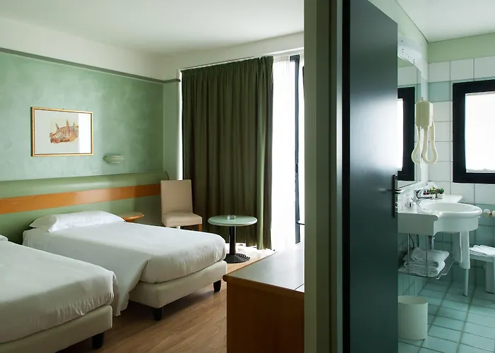 Leonardo Da Vinci Hotell 4*