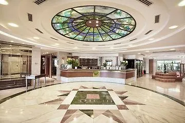 Leonardo Da Vinci Hotell Erba