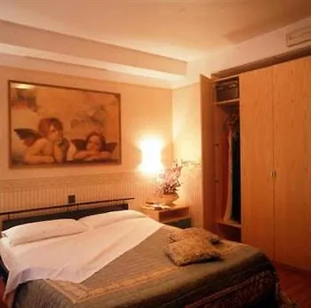 Leonardo Da Vinci Hotel 4*