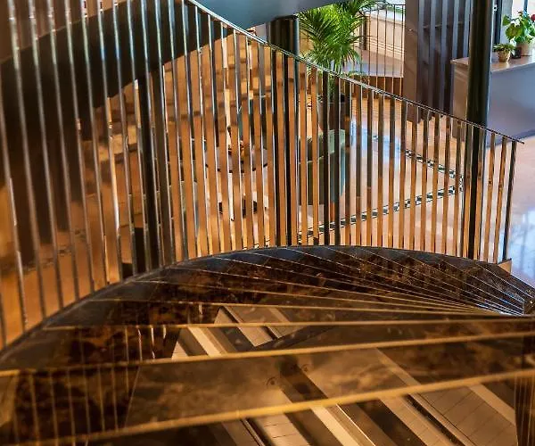 Leonardo Da Vinci Hotel 4*